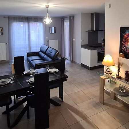 Appartement De Standing Au Centre De 샤시유 외부 사진