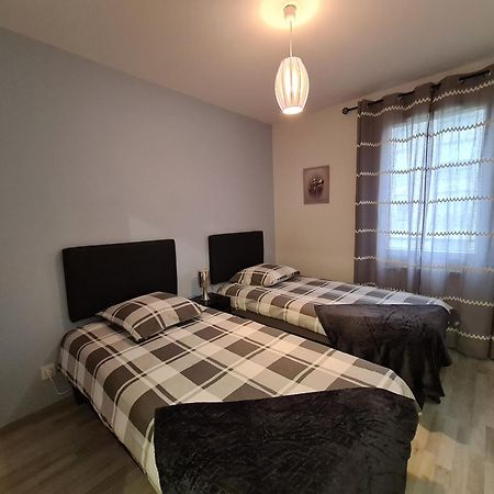 Appartement De Standing Au Centre De 샤시유 외부 사진