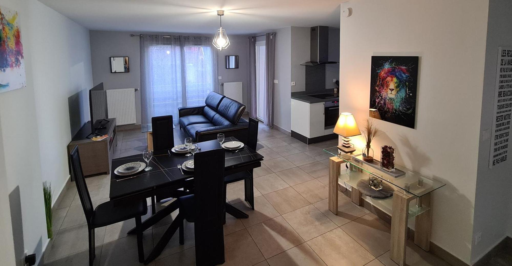 Appartement De Standing Au Centre De 샤시유 외부 사진